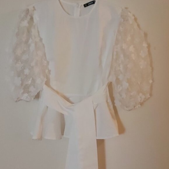 BLOUSE - SHEIN. WHITE WITH PUFFY SLEEEVE . BRAND NEW. SIZE L - Picture 4 of 9